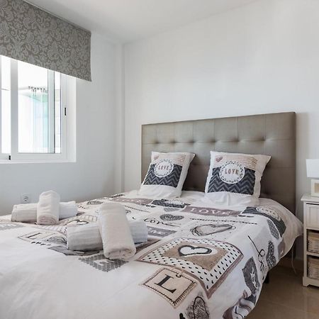 Room In Apartment - 1St Line Top Floor Apartment Carrer del Mar Exteriér fotografie