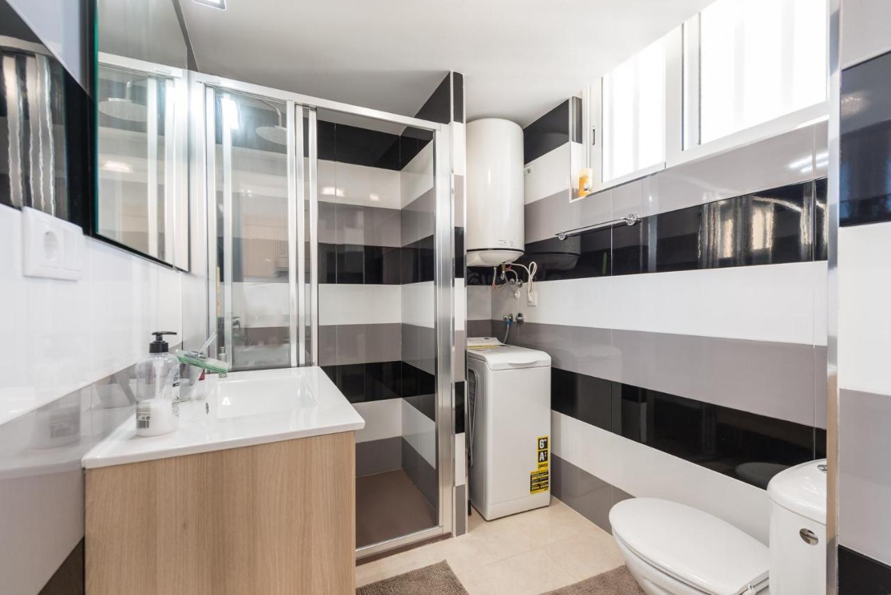 Room In Apartment - 1St Line Top Floor Apartment Carrer del Mar Exteriér fotografie